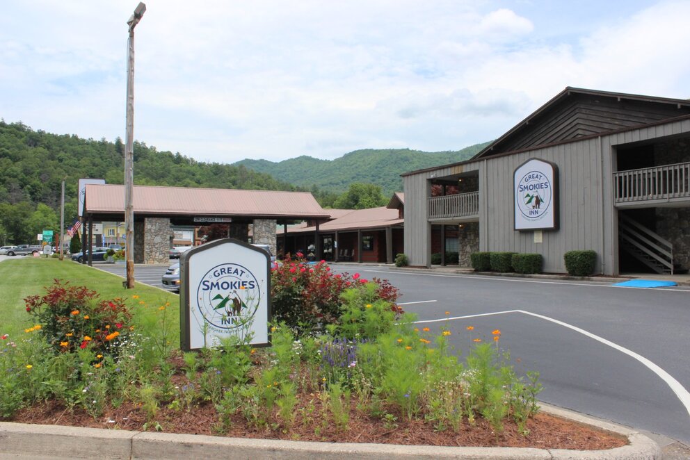 Great Smokies Inn Exterior