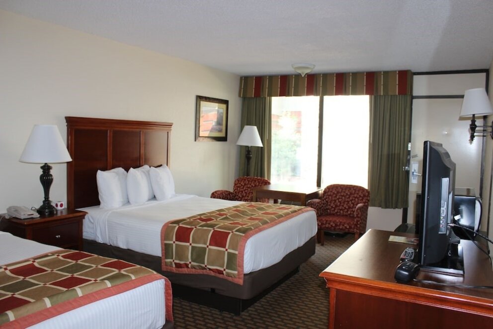 Great Smokies Inn Guest Room