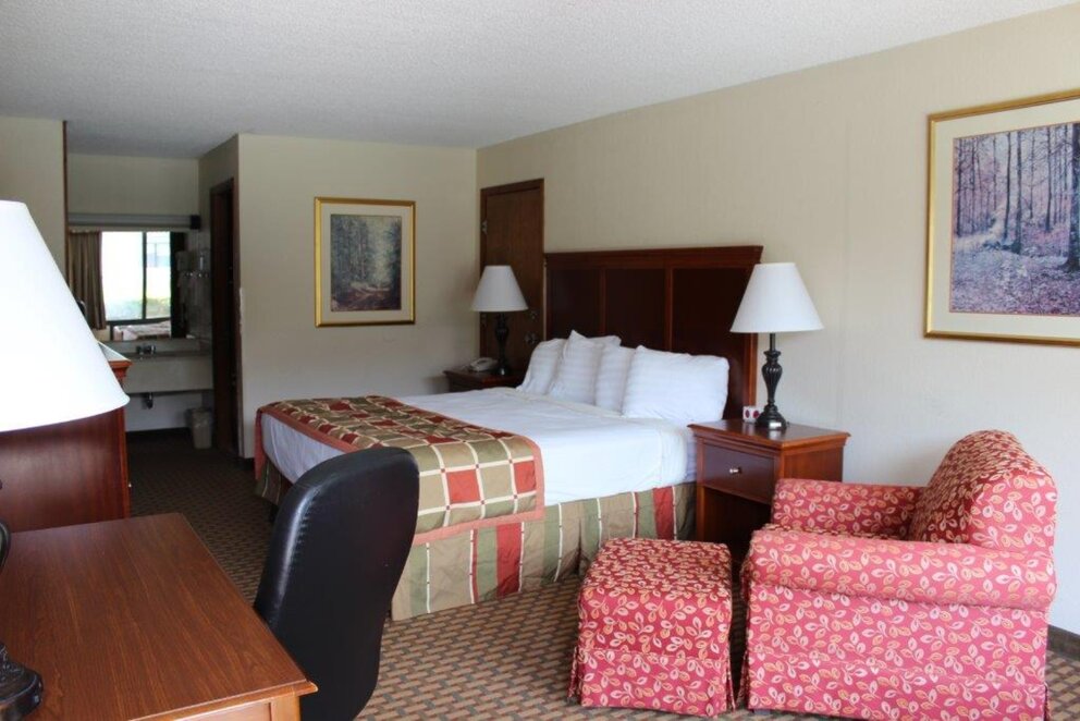 Great Smokies Inn Guest Room