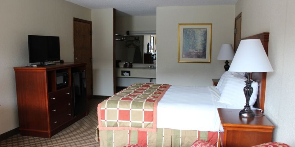 Great Smokies Inn Guest Room