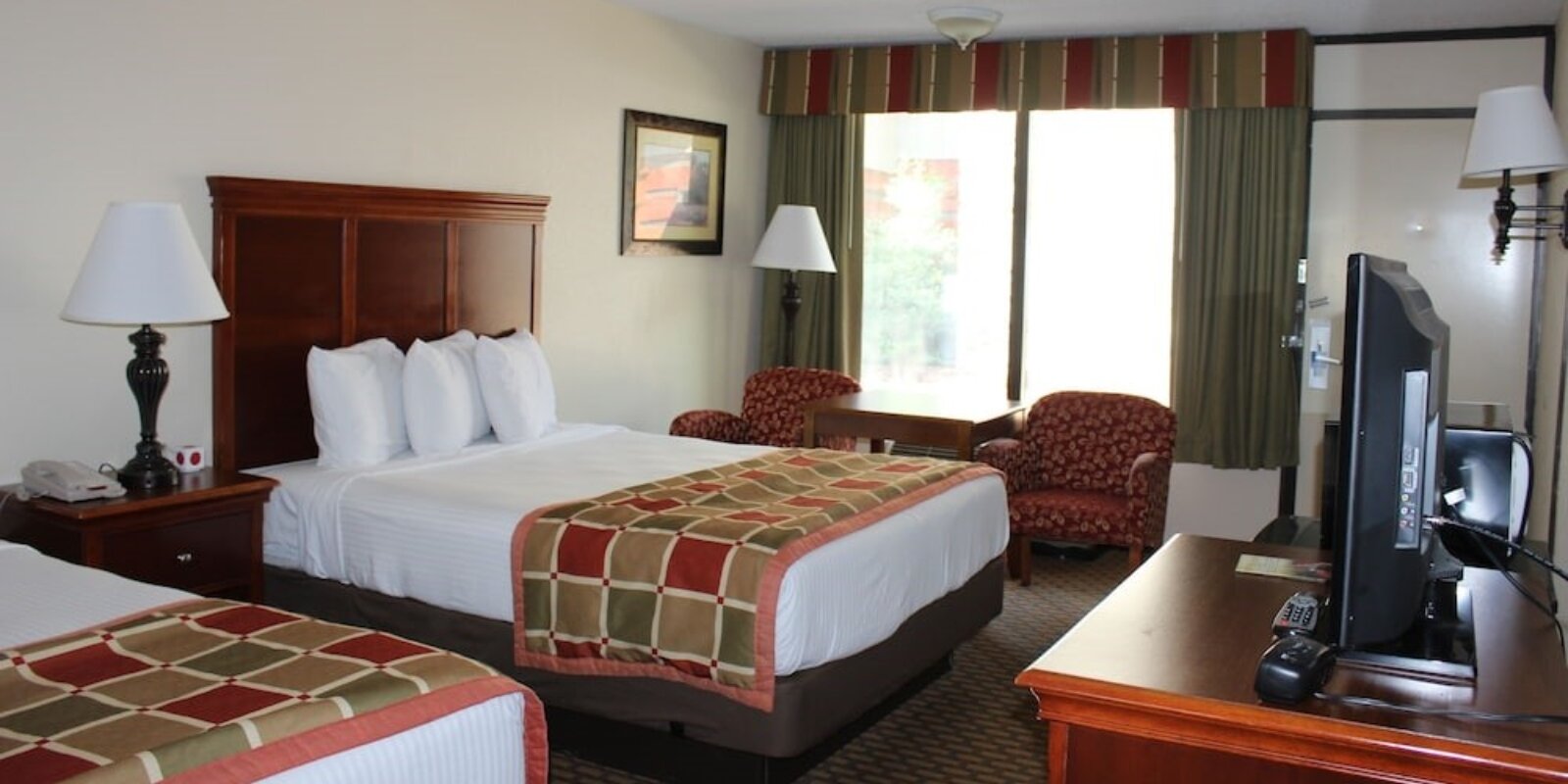 Great Smokies Inn Accommodations in Cherokee, NC